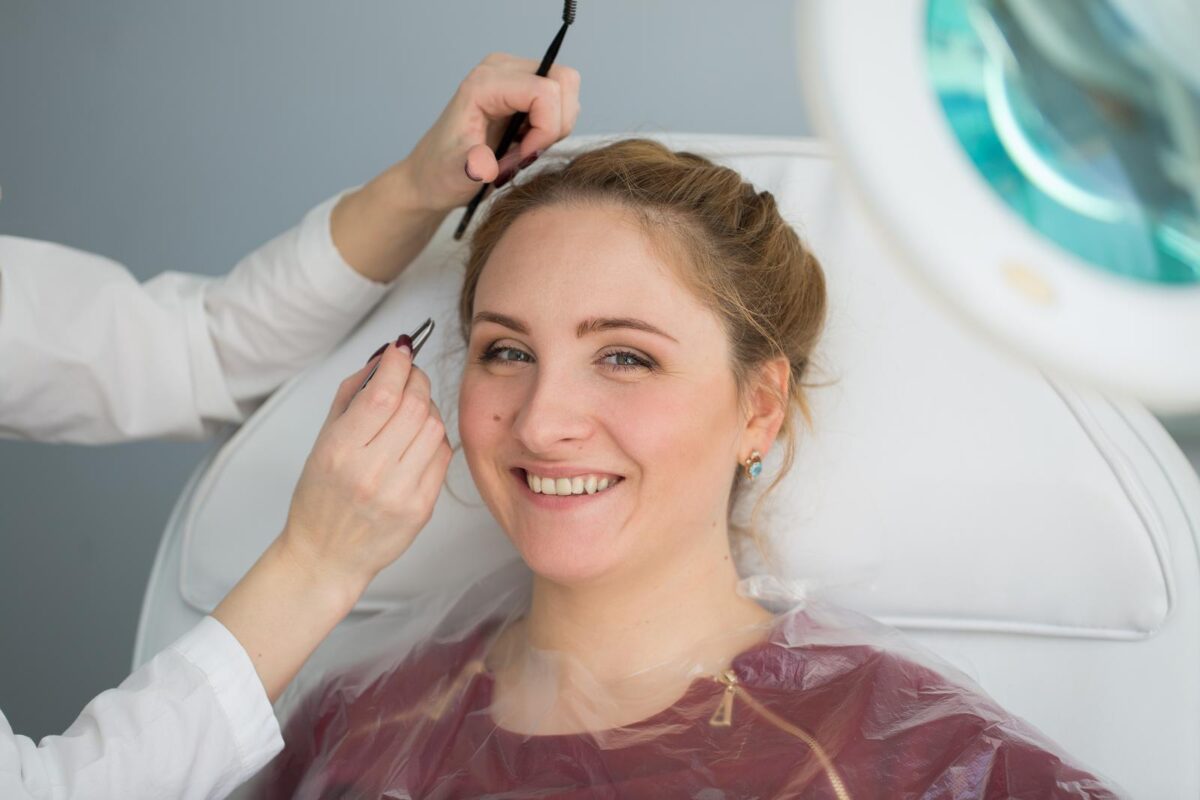 Airbrush brows hybrid verf: voor strakke en natuurlijk ogende wenkbrauwen